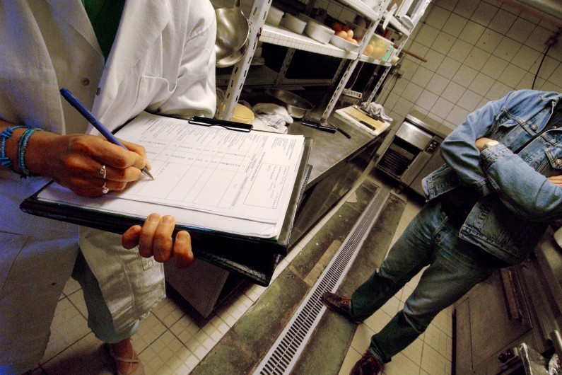 Les avantages financiers et qualitatifs inhérents au nettoyage de hotte de cuisine