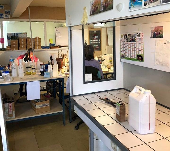 Nettoyage des hottes en milieu propre : laboratoires médicaux et ateliers d&rsquo;encollage