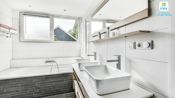 Ventilation de la salle de bain sans VMC : quelles alternatives probantes ?